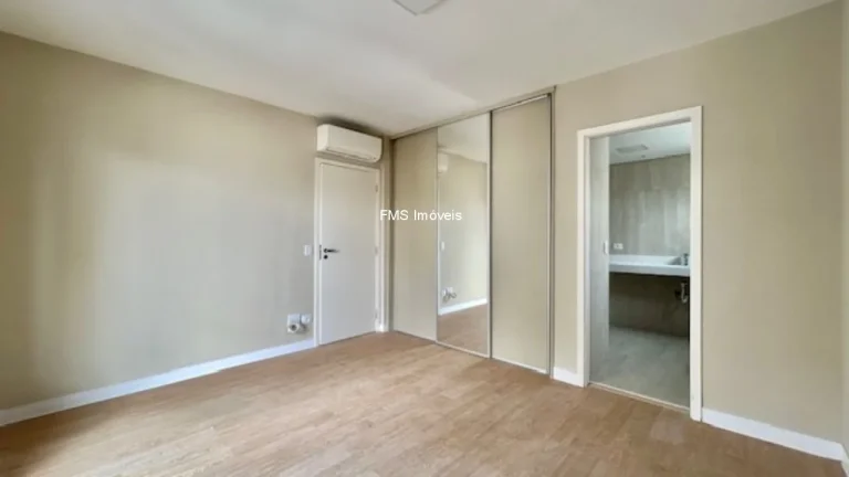 Imagem Apartamento à venda em Moema, SP: 3 quartos, 1 suíte, 1 sala, 2 vagas, 118m² de área. Venha conferir!