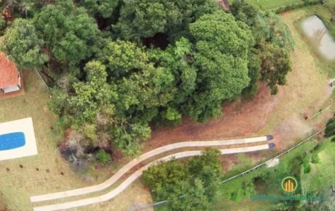 Imagem Chácara com lago e piscina 2 casas 2.700m2 de área a apenas 50km de SP