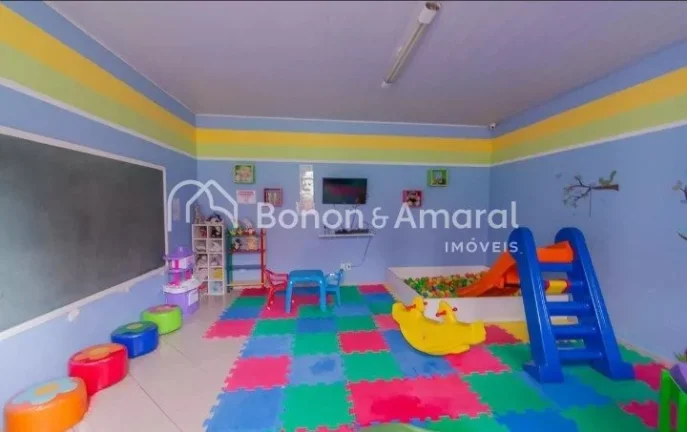 Imagem Características do Imóvel:
2 Dormitórios, sendo um com armário planejado, proporcionando mais pr...