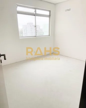 Imagem Ampla cobertura Duplex no bairro Anita Garibaldi! Essa ampla cobertura conta com 235m² Privativos e...