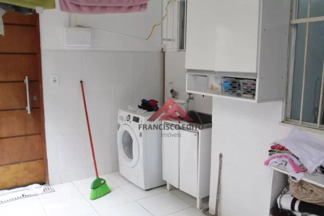 Imagem Casa Triplex, 4 qtos, 2 stes, 4 vagas