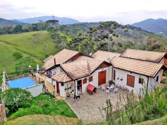 Imagem Casa à venda em Santo Antônio do Pinhal – SP | Piscina aquecida e vista para a Pedra do Baú