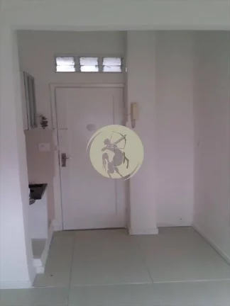 Imagem KIT A VENDA NO EMBARE 1 SALA E 1 BANHEIRO 1 QUADRA DA PRAIA APARTAMENTO REFORMADO