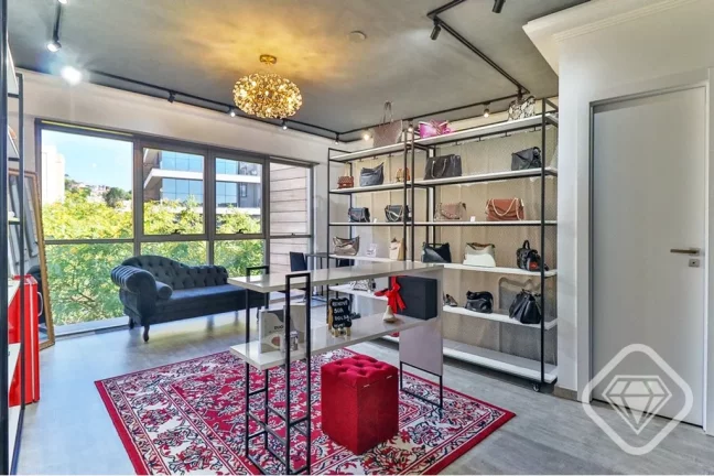 Sala pronta para uso em endereço corporativo de alto padrão

Sala comercial no coração do bairro...