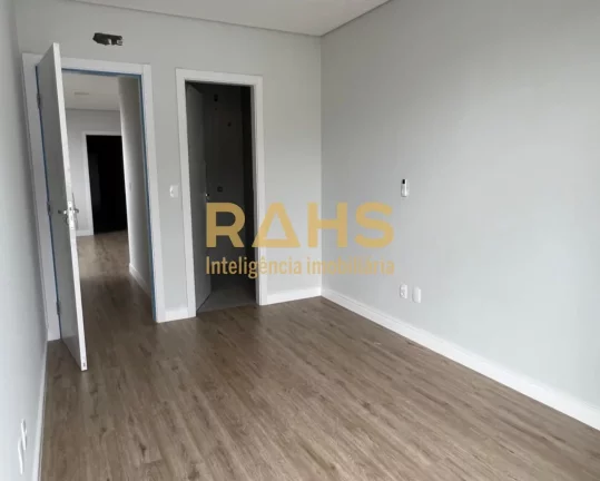 Imagem Lindo geminado de alto padrão no Condomínio Santos Dumont Este imóvel é para você, que busca um...