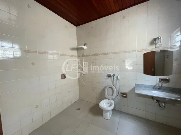 Imagem Espaço Comercial Impecável no Centro de Campo Grande-MS: 3 Quartos, 2 Salas, 4 Banheiros, 1 Vaga de Garagem - 220m²