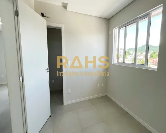 Imagem Um lugar para você viver intensamente! Localizado no bairro Saguaçu, o Residencial Contarini é um...