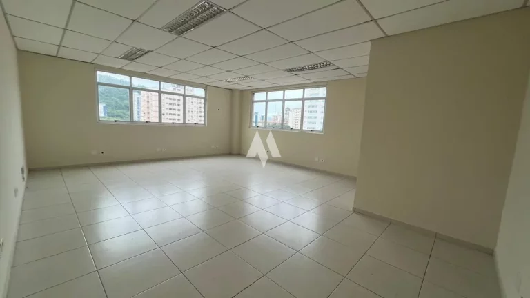 Imagem Sala Comercial para Locação com 1 Vaga e Segurança na Vila Mathias em Santos/SP