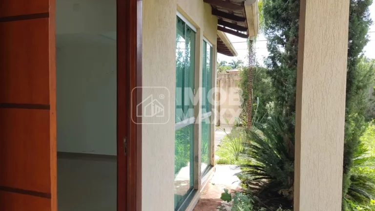 Imagem Casa de condomínio no Jardim Botânico, 4 quartos, 3 suítes, 360m², quintal de 1253m², venda adjudicada.