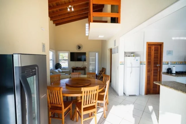Imagem Morada da Praia - Casa de Praia Sobrado mobiliada para locação no Condomínio Morada da Praia em Bertioga, com 6 dormitórios e piscina
