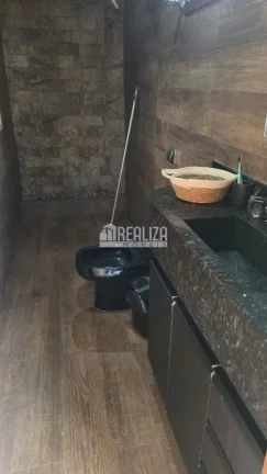 Imagem Casa à venda em Uberaba - 3 dormitórios, móveis planejados e quintal com grama!