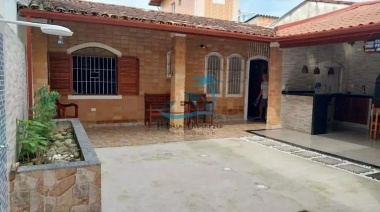 Imagem Sobrado com 4 dormitórios sendo 3 suítes e 1 banheiro social a venda no Itaguá em Ubatuba.