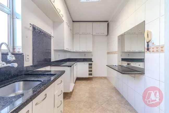 Imagem No Menino Deus 102 m², 2 dormitórios com sacada. e todo mobiliado.