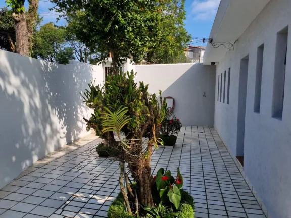 Imagem Casa com 192 m² 2 Dormitorios sendo 2 Banheiros e 4 Vagas de Gargens