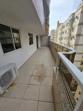 Imagem Apartamento quadra mar com 3 dormitórios sendo 1 suíte e 2 vagas de garagem Balneário Camboriú/SC