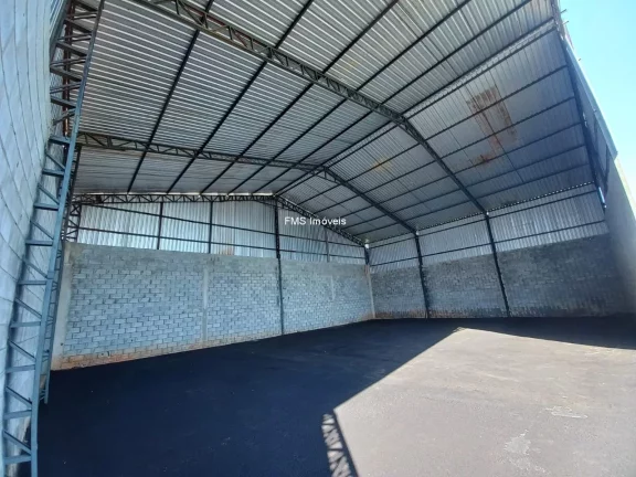 Imagem Galpão com 300m² em Itaquaquecetuba.
