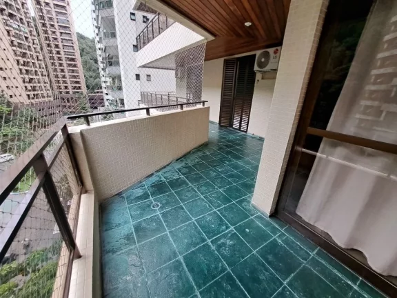 Imagem AMPLO APARTAMENTO COM 4 DORMITÓRIOS, SENDO 3 SUÍTES E O 4º DORMITÓRIO OPCIONAL, 2 VAGAS, VARANDA ESTENDIDA, NA REGIÃO NOBRE DA PITANGUEIRAS NO GUARUJÁ
