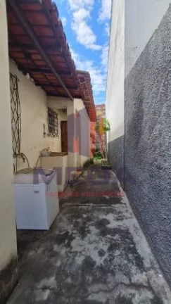 Imagem Excelente casa na região central de vila velha. Próxima a todo tipo de comercio. Situada em rua tra