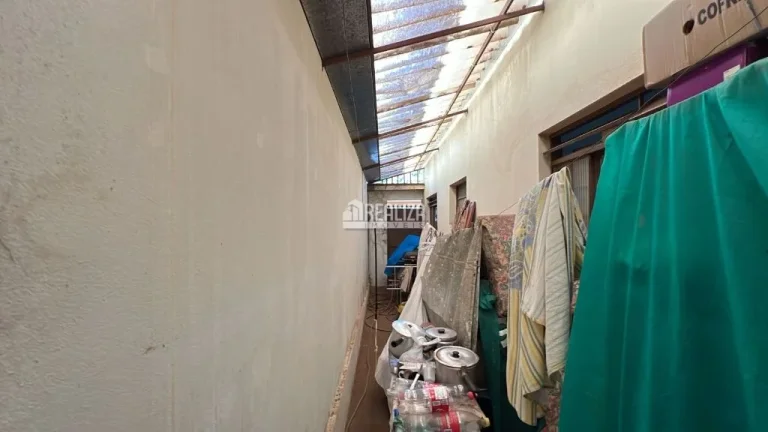 Imagem Casa padrão à venda no Fabrício, Uberaba - 4 dormitórios, 2 banheiros, garagem coberta