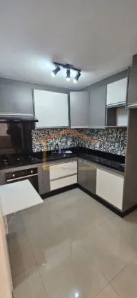 Imagem Casa em condomínio fechado, 2 suítes, banheiro social, móveis planejados na cozinha, dormitórios...