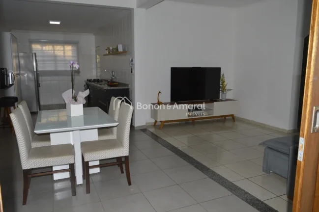 Imagem Linda casa com 3 quartos sendo 1 suíte com banheira de hidromassagem, armário embutido, sala de es...