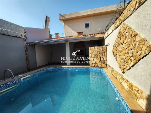 Imagem Casa Geminada com 2 vagas de garagem e piscina.