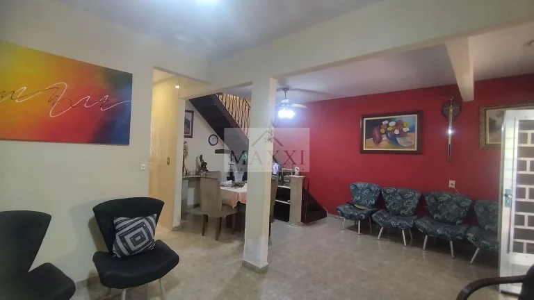 Imagem Ampla Casa Duplex com Anexo, Churrasqueira e 8 Vagas – Taquara