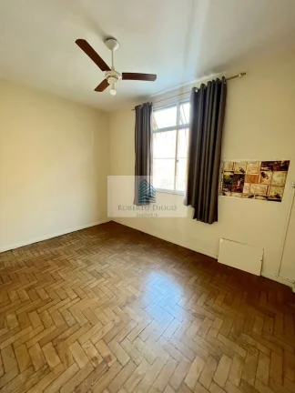 Imagem Apartamento à venda em Niterói-RJ, bairro São Lourenço: 2 quartos, 1 sala, 1 banheiro, 1 vaga de garagem - 50m² de área.