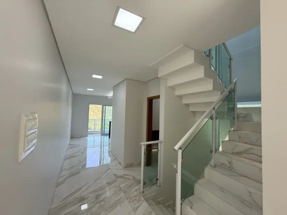 Imagem Casa Top com 4 Garagens, Vista para Mata e Salão de Festas
