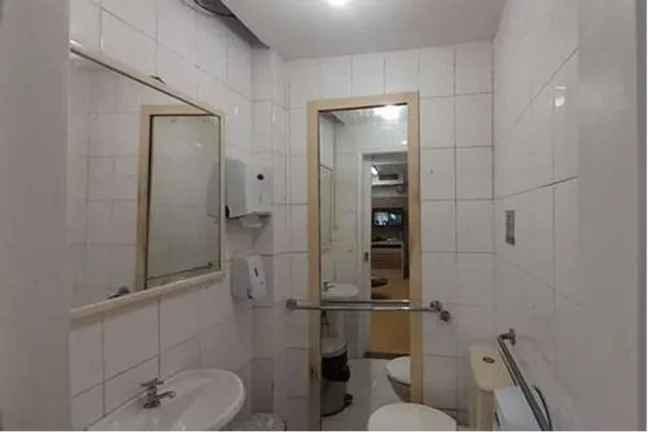 Imagem 3 lojas em Galeria próximo ao metro Copacabana, com total de 83m²