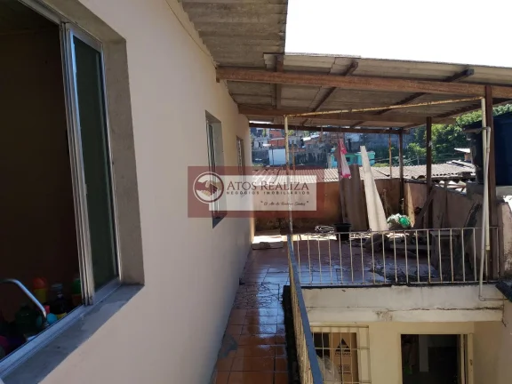 Imagem Vendo Oportunidade no Jardim Fraternidade. Casa Terreno, com 200m2 de área Total, o imóvel conta com, 3 dormitórios, sendo 1 Suíte, 2 vagas de Garagem, Edícula de 3 cômodos, Lavanderia, Aceita Financiamento, aceita Permuta. Valor de Oportunidade R$ 530K, 
