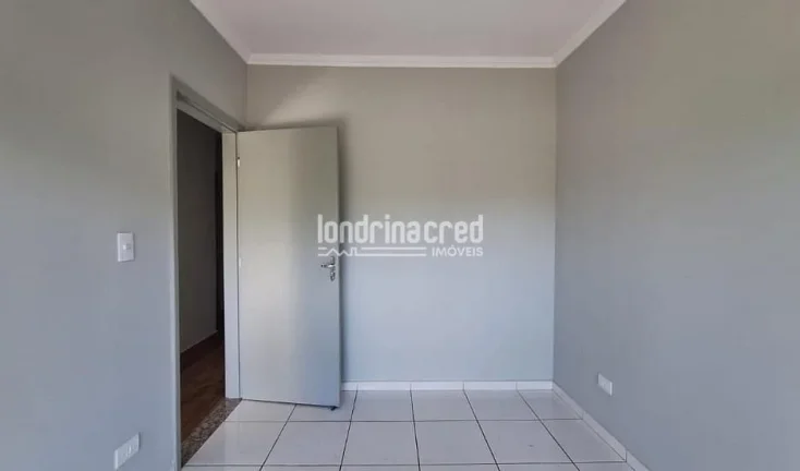 Imagem Imperdível! Sobrado à Venda 123m² – 3 Quartos – Frente para Praça – Localização Privilegiada Próxima ao Shopping Norte – Londrina