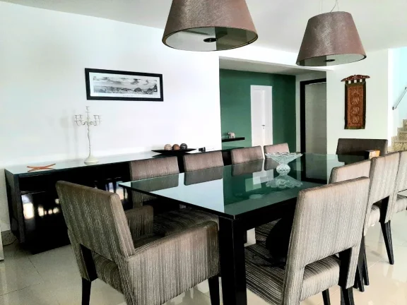 Imagem Casa em Condomínio Novo Leblon, em terreno de 1000 m², 6 suítes, jardins, piscina, área gourmet com churrasqueira.