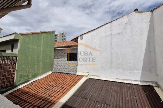 Imagem Casa em vila com 140m² de área construída. O imóvel é um sobrado com 2 dormitórios bem distrib...