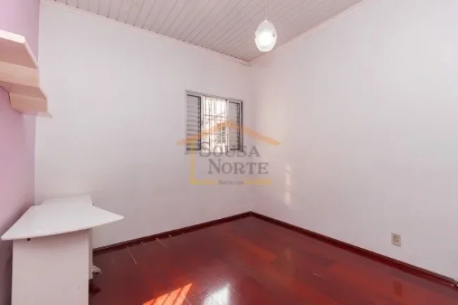 Imagem Sobrado 3 dormitórios, 2 banheiros, possui sala ampla e bem iluminada, cozinha funcional com espaç...