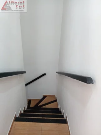 Imagem Casa à venda em Praia Grande-SP, bairro Maracanã: 2 quartos, 1 suíte, sala, 2 banheiros, 1 vaga e 75m² de área. Imperdível!