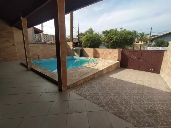 Imagem Sobrado a 200m da Praia com Piscina, PORTEIRA FECHADA à venda em Peruíbe