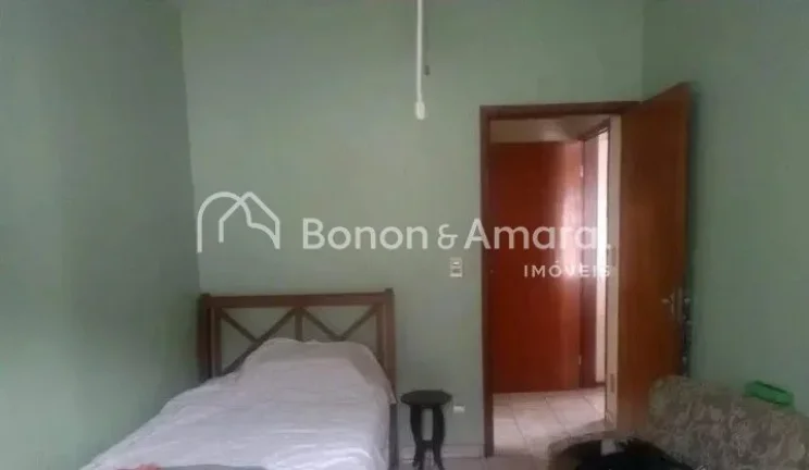 Imagem Terreno com duas casas construídas, ideal para morar e empreender. A casa frontal possui 45,69 m² ...