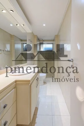 Imagem Apartamento no Itaim Bibi com 3 quartos (1 suíte) e 2 vagas, reformado.