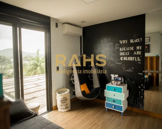 Imagem Residência alto padrão com design moderno, privacidade e exclusividade junto à natureza América,...