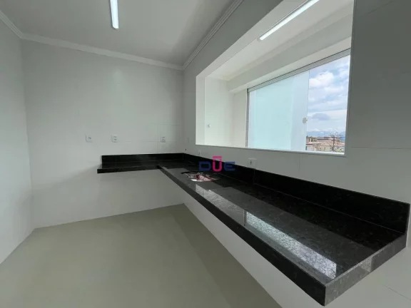 Imagem Apartamento impecável, no canal 6 de frente, 2° andar com sacadinha. 2 quartos sendo 1 suite e vaga