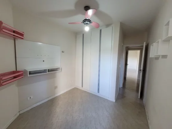 Imagem PITANGUEIRAS – DUAS QUADRAS DA PRAIA, EXCELETE APTO, ANDAR BAIXO, CLARO E SUPER AREJADO, RICO EM ARMÁRIOS, GARAGEM DEMARCADA NO PRÉDIO, COND. BAIXO