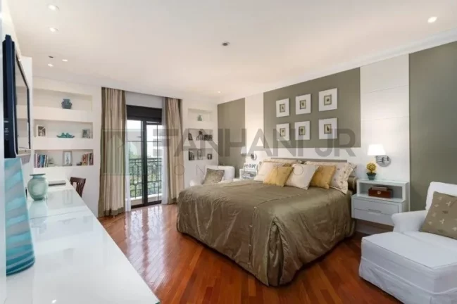Imagem Venha se encantar com este espetacular apartamento localizado no coração do Jardim Europa, ao lado do Clube Pinheiros e do Shopping Iguatemi. Com 4