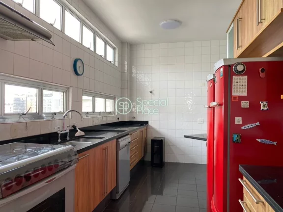 Imagem Excelente apartamento com 228m² no Jardim América. Inteiramente reformado, planta quadrada, pé di...