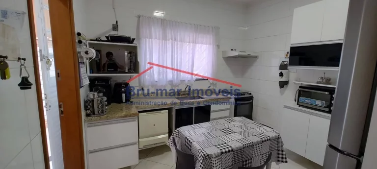 Imagem Sobreposta Baixa 3 Quartos Quintal Churrasqueira e Garagem a Venda