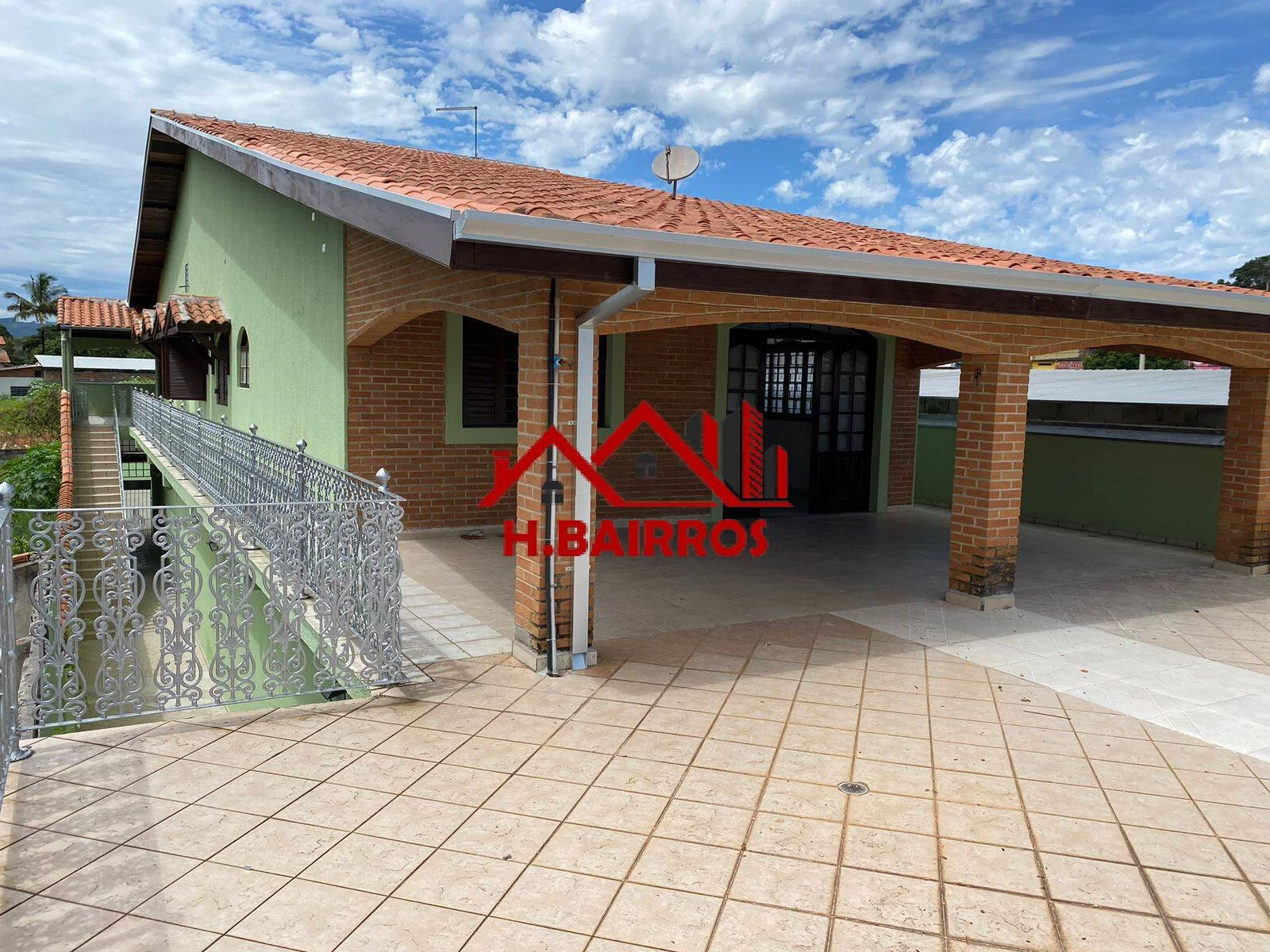 Sobrado com Galpão Comercial 320m à Venda Zona Leste - Jardim Castanheira