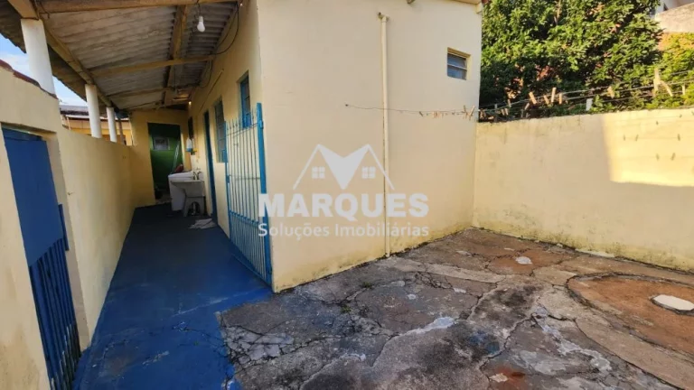 Imagem Oportunidade Ter. de 250m² com 2 Casas no Jd. Campos Verdes