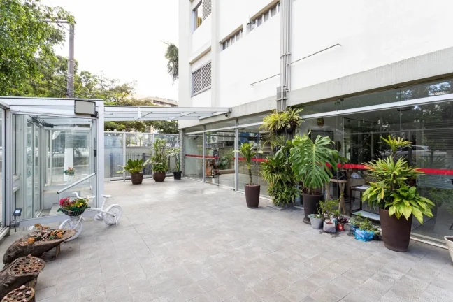 Imagem Apartamento 57M² Reformado, 1Q, 1 Banheiro, 1 Vaga, Piscina, Churrasqueira, Academia, Piscina Aquecida, Salão de Festas e Jogos, Quadra, Playground.