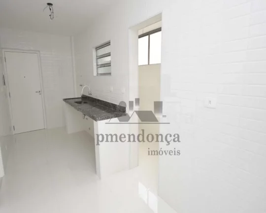 Imagem Apartamento totalmente reformado, living com porcelanato, 3 dormitórios, sendo 1 suíte, ambos no c...