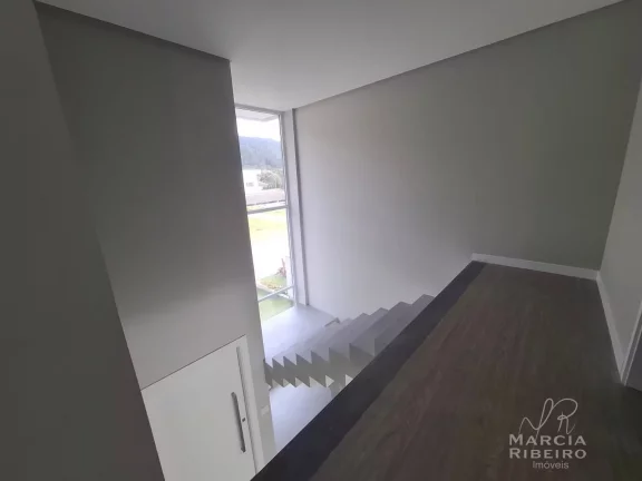 Imagem Casa Alto Padrão! Então você já sonhou em morar lá! Florianópolis ganhou este mágico lugar, o espetacular condomínio fechado. Venha morar no campo do lado da cidade!